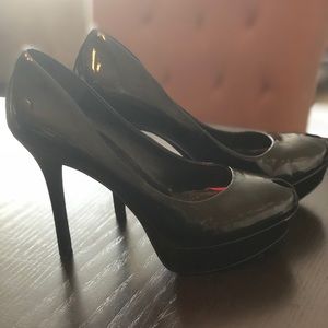 Patent leather peep toe pump